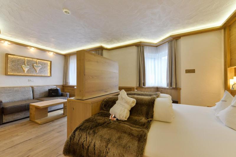 Superior Double Room image 3