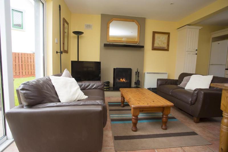 Three-Bedroom House image 4