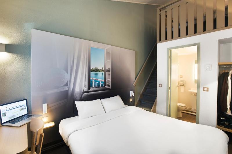 Quadruple Room image 1