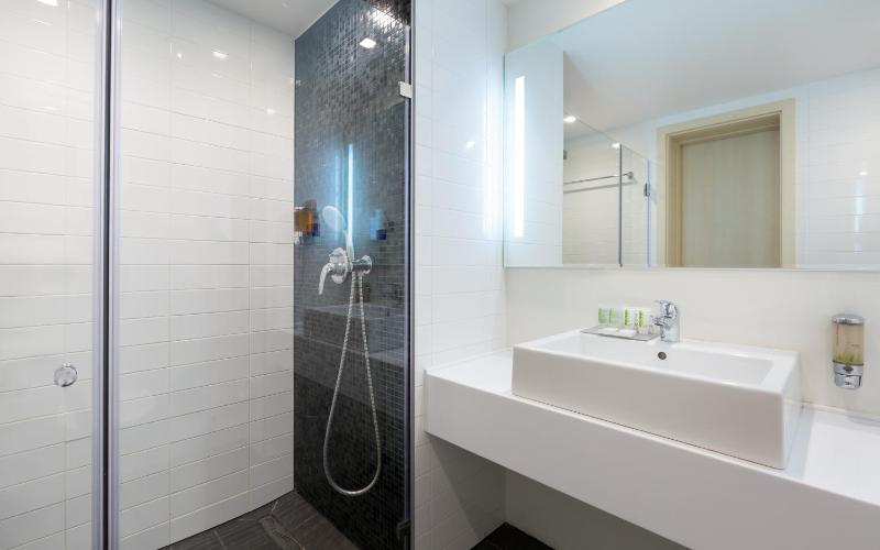 Deluxe Double or Twin Room with Courtyard View image 3