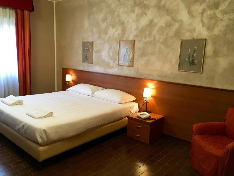 Triple Room image 3
