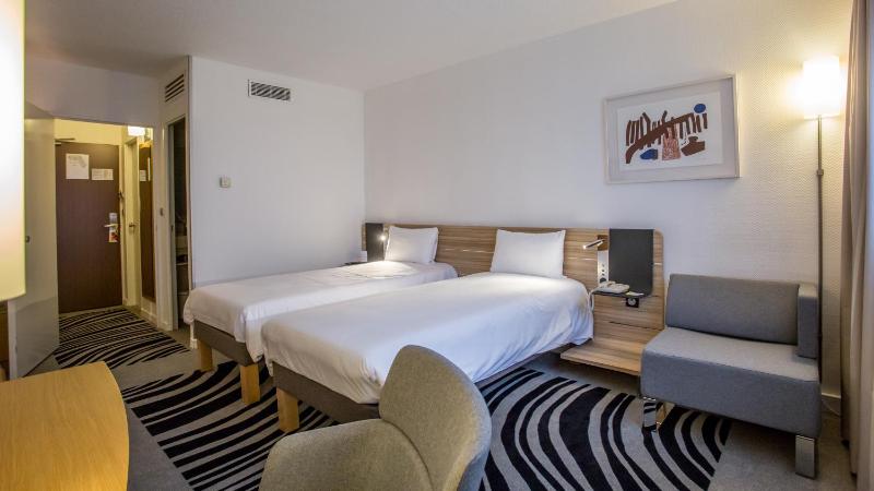 Standard Double/Twin Room image 3