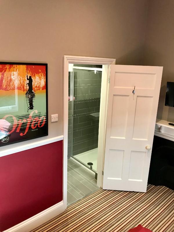 Superior Single En Suite image 4