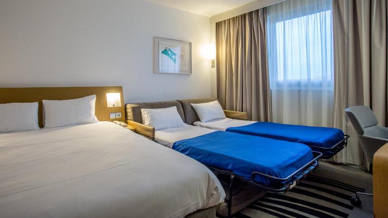 Superior Queen Room with Double Sofa Bed image 4