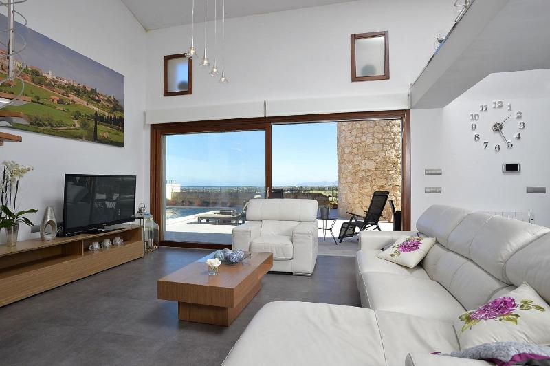 Three-Bedroom Townhouse image 4