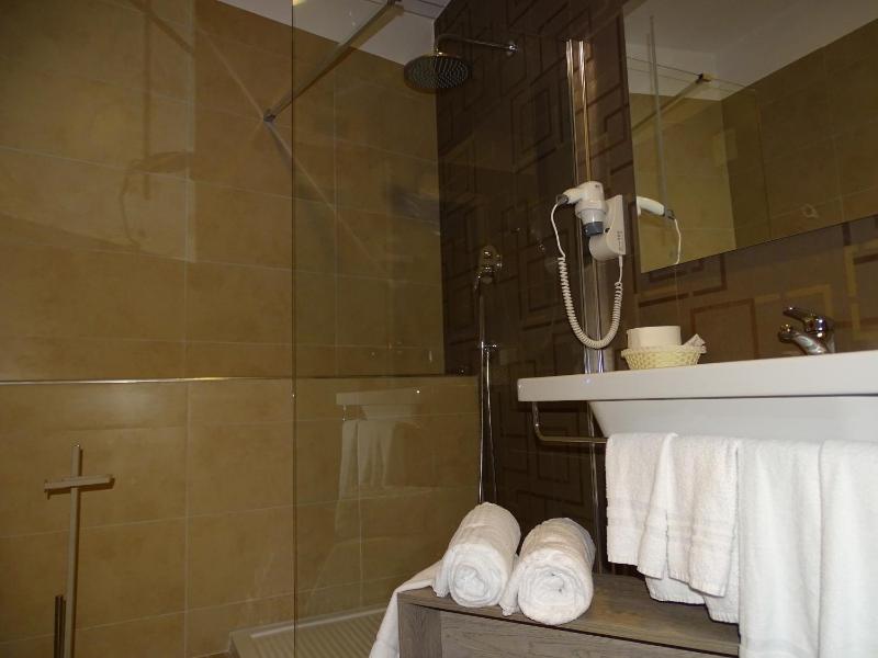 Large Double Room image 2
