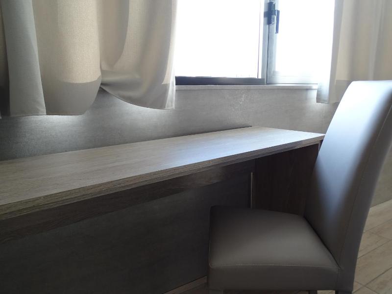 Large Double Room image 3