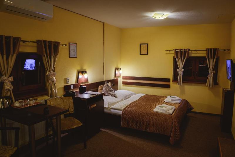 Quadruple Room with Shower image 2