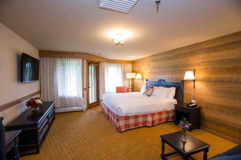Superior King Room image 4