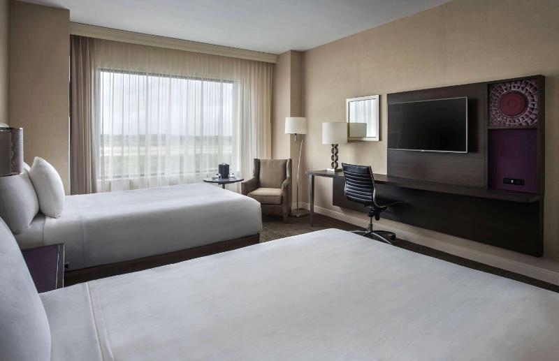 Double Room with Two Double Beds - High Floor/Mobility Accessible image 2