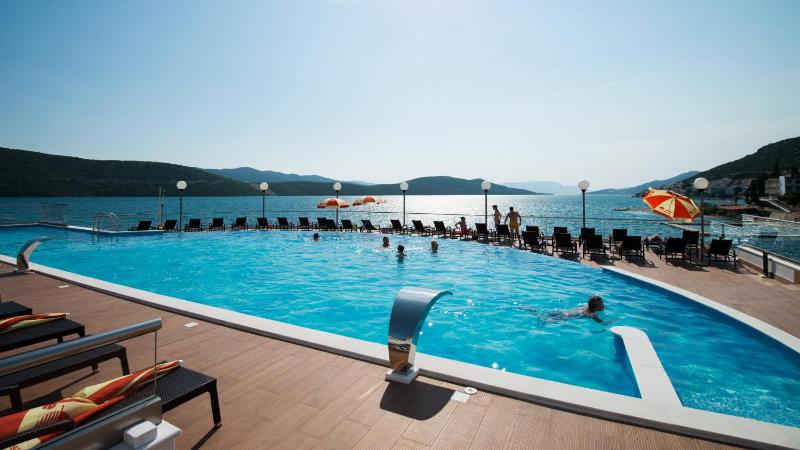 Deluxe Double Room with Balcony and Sea View image 4