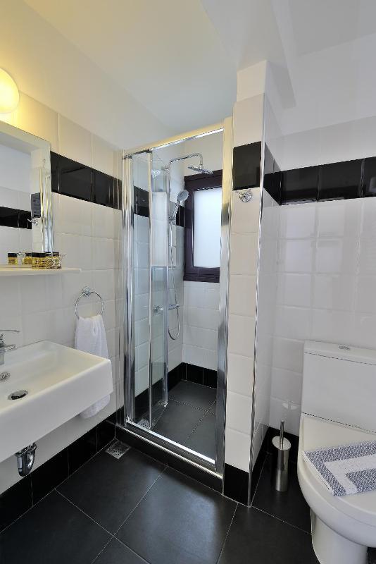 Standard Double or Twin Room image 2