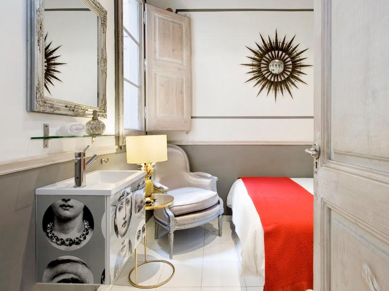 HoHomes - Centric Design Apartment - image 6