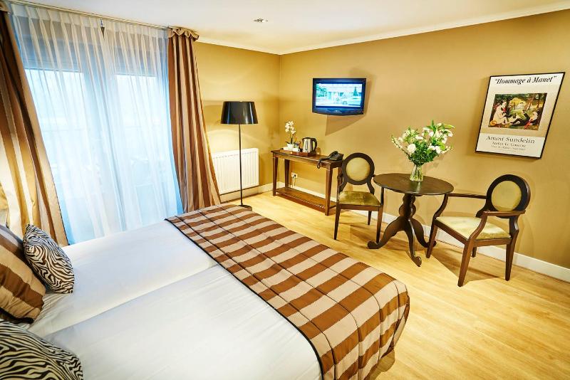 Luxury Double or Twin Room image 2