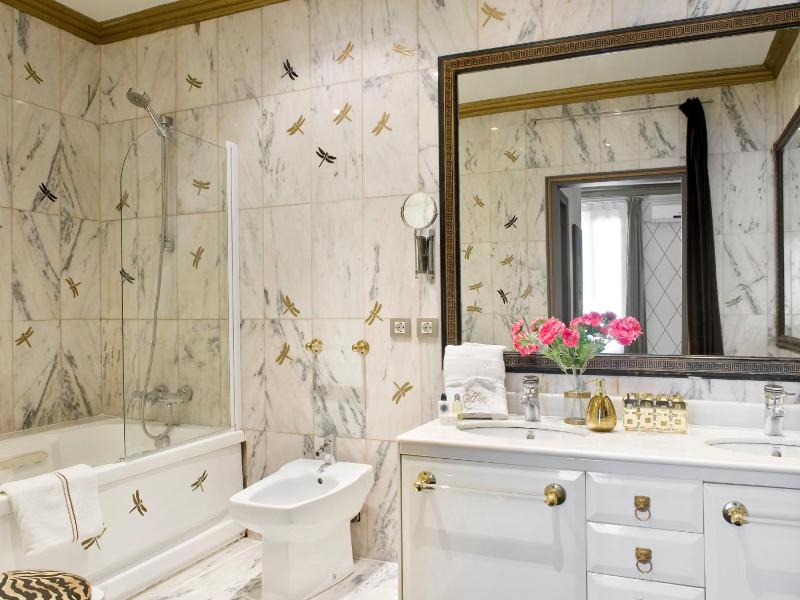 HoHomes - Centric Design Apartment - image 13