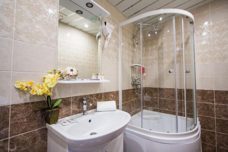 Large Double Room image 1