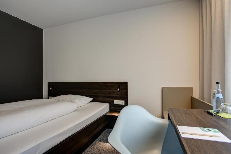 Standard Single Room image 3
