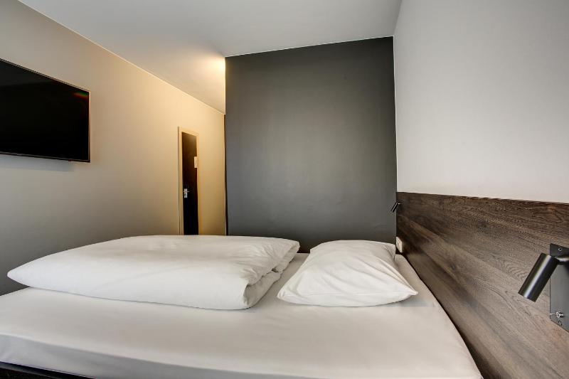 Standard Single Room image 2