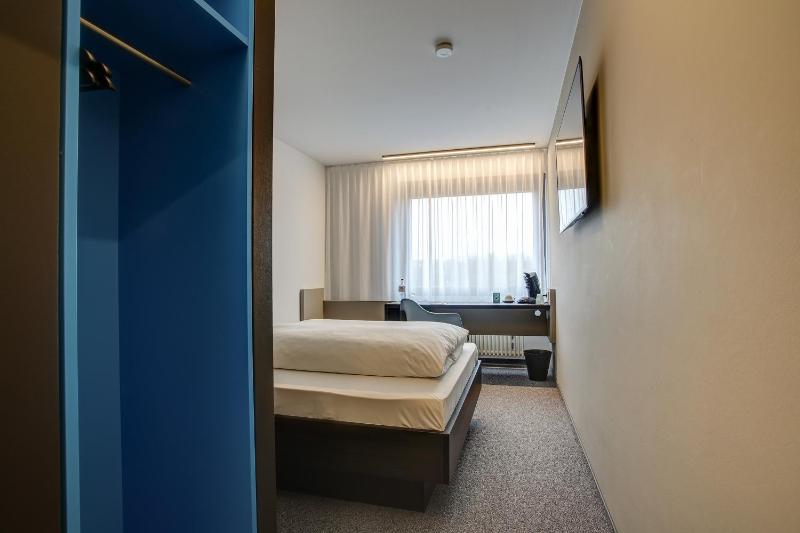 Standard Single Room image 4