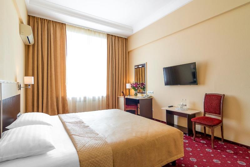 Standard Double Room image 3