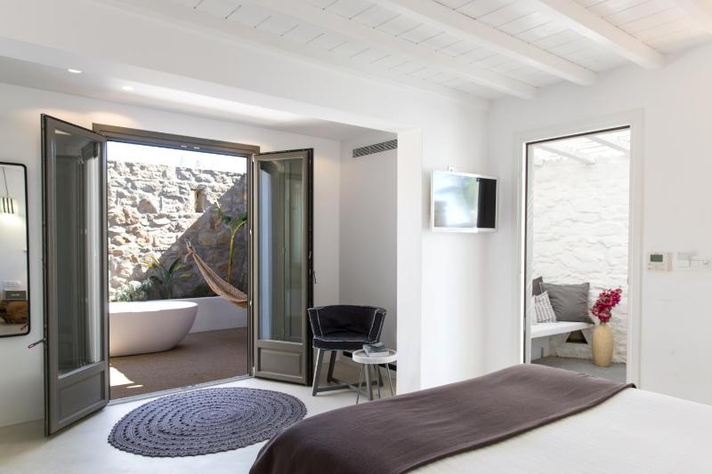 Deluxe Room (Mykonian)  image 4