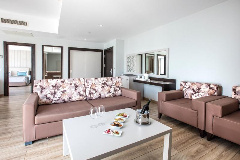 Junior Suite image 2