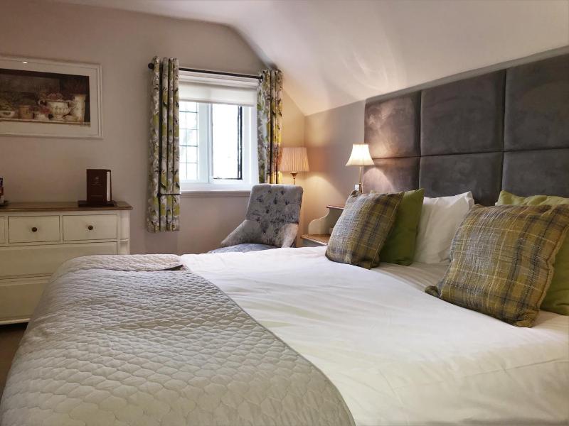 Mallyan Spout Hotel - image 38