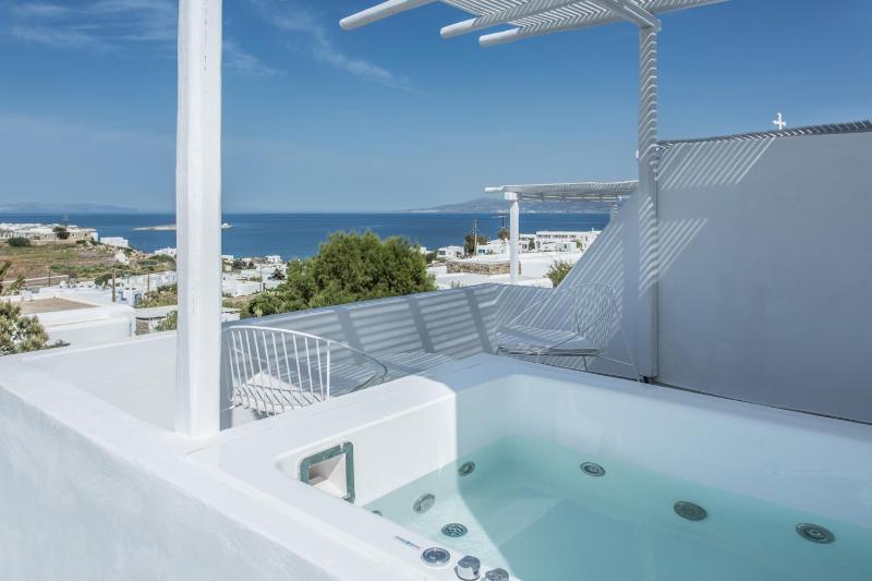 Deluxe Sea View Room with Outdoor Jetted Hot Tub image 4