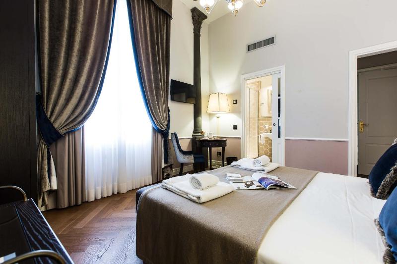 Deluxe Double Room image 2