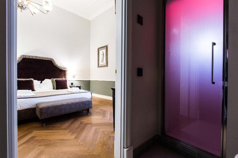 Executive Room with Turkish Bath image 3