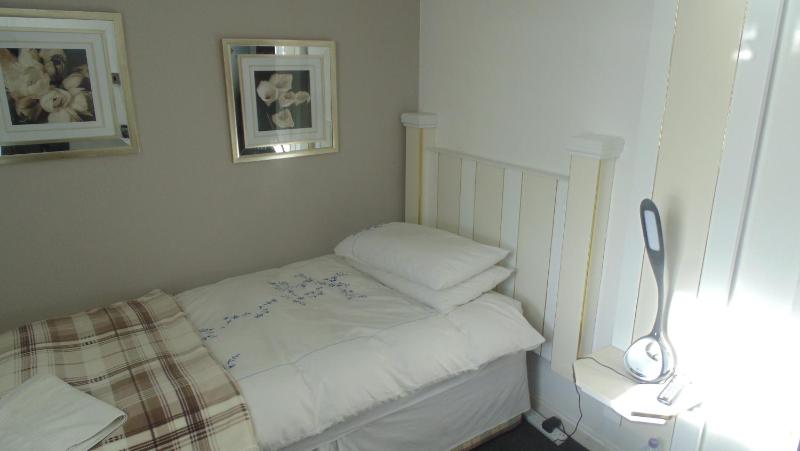 Budget Single Room image 1