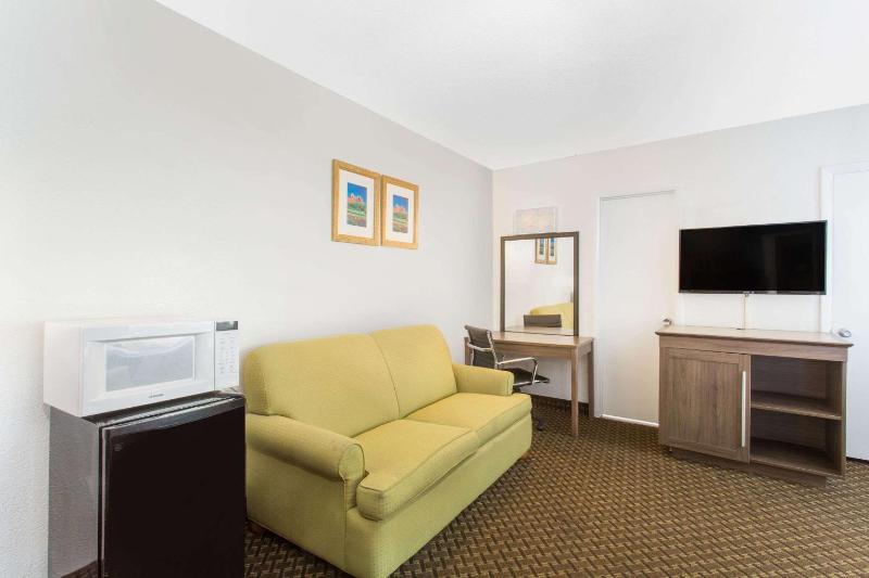 Superior Suite with Sofa Bed image 2