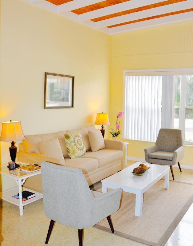 Apartment with Street View image 2