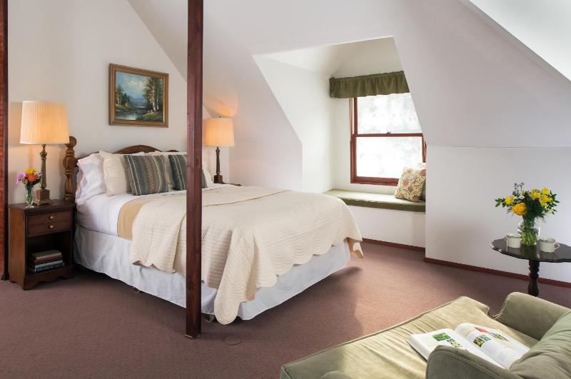 Superior Queen Room image 3