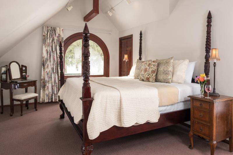 Superior Queen Room image 4