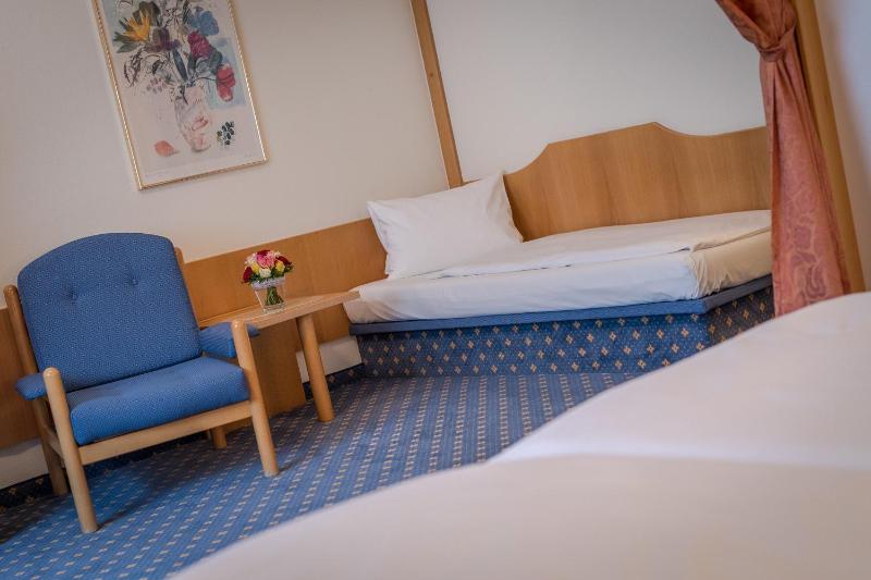 Comfort Triple Room image 3