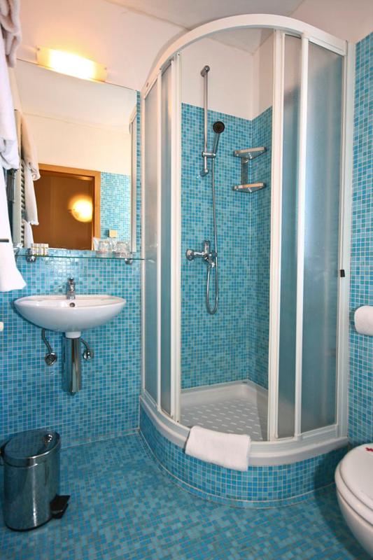 Double Room with Garden View image 3