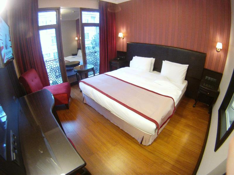 Standard Double Room image 4