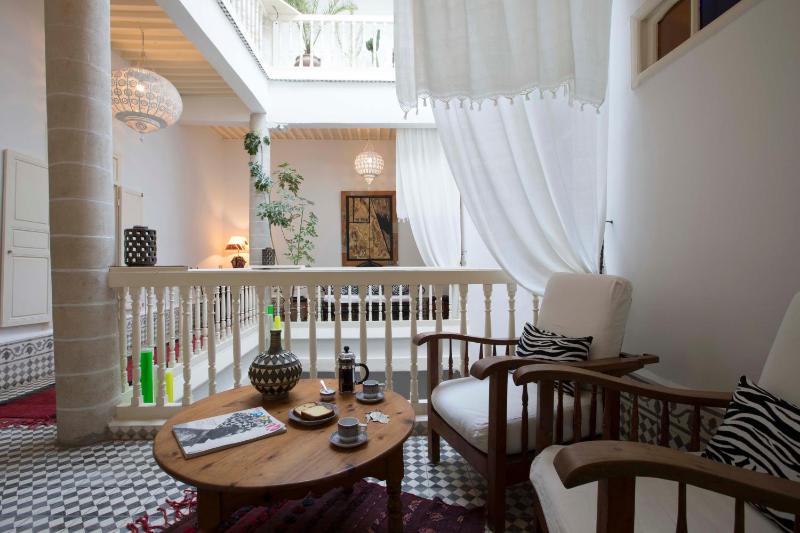 Riad Emotion - image 16