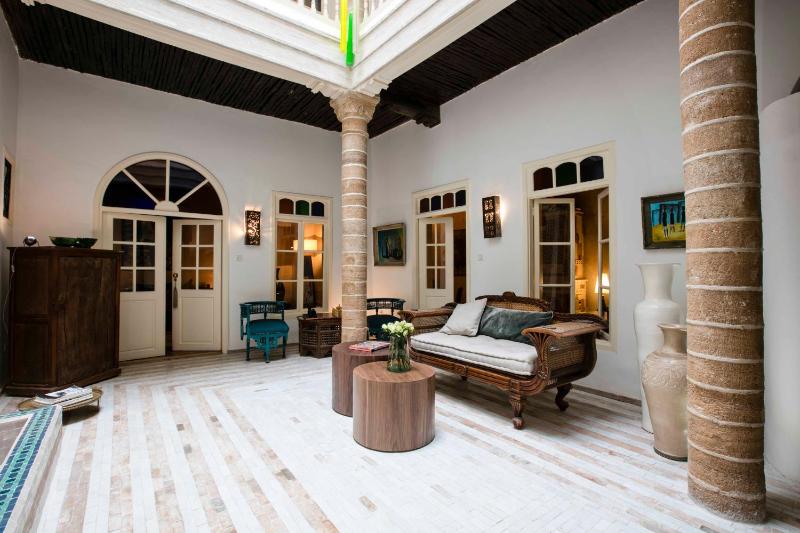 Riad Emotion - image 12