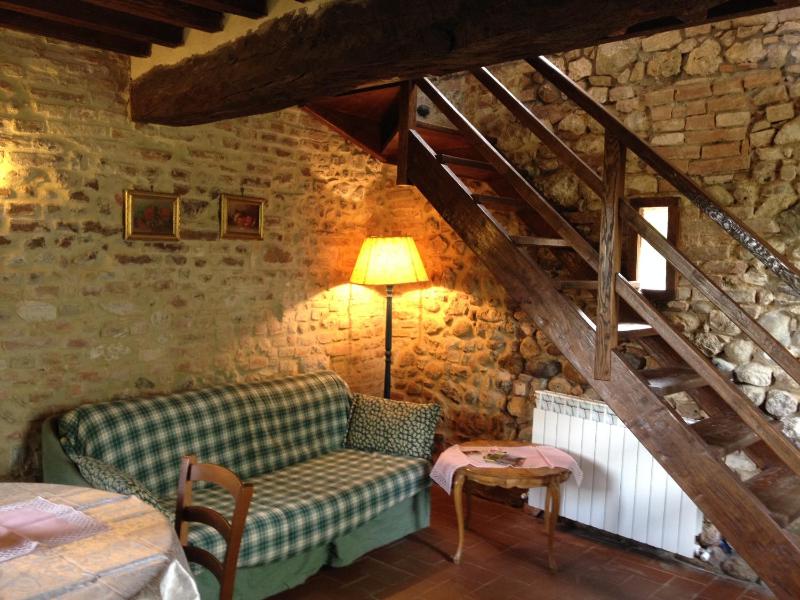 One-Bedroom Apartment - Split Level - Annex image 2