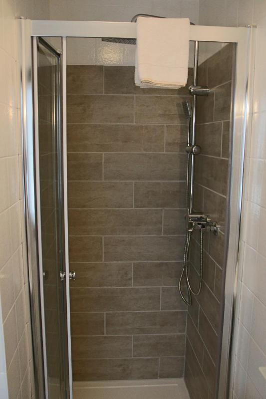 Room1 - Single Room with Shower / WC image 1