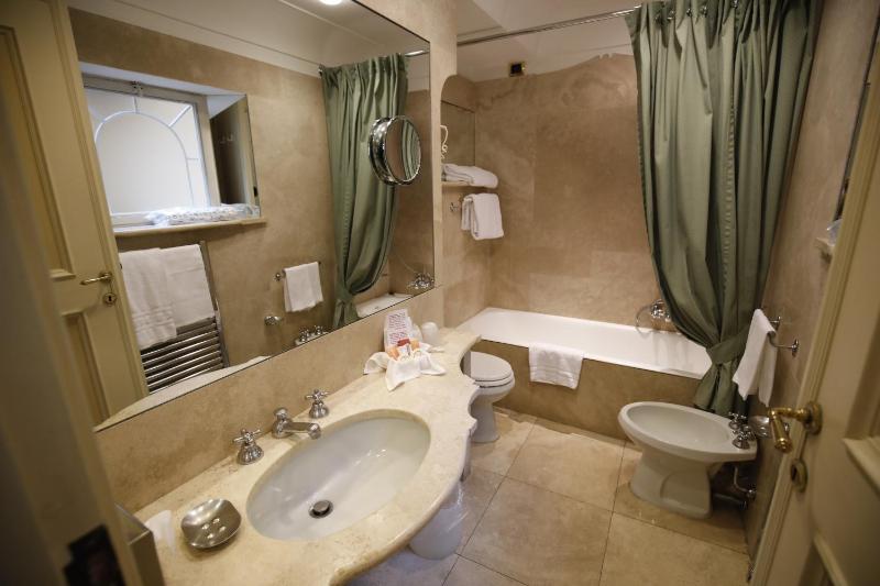 Economy Double Room image 1