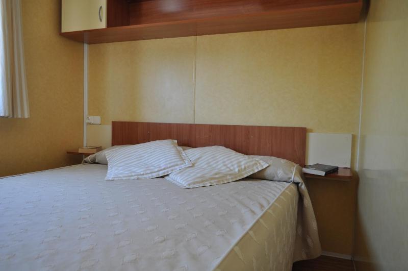 Two-Bedroom Mobile Home (6 Adults) image 2