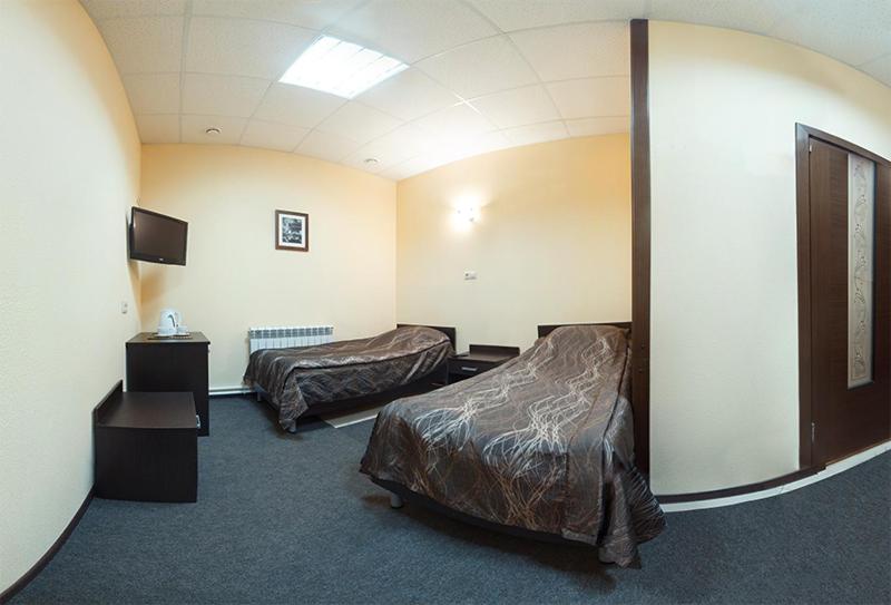 Twin Room image 3