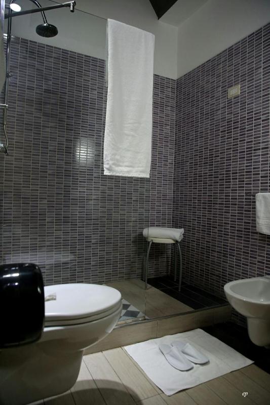 Comfort Single Room image 4