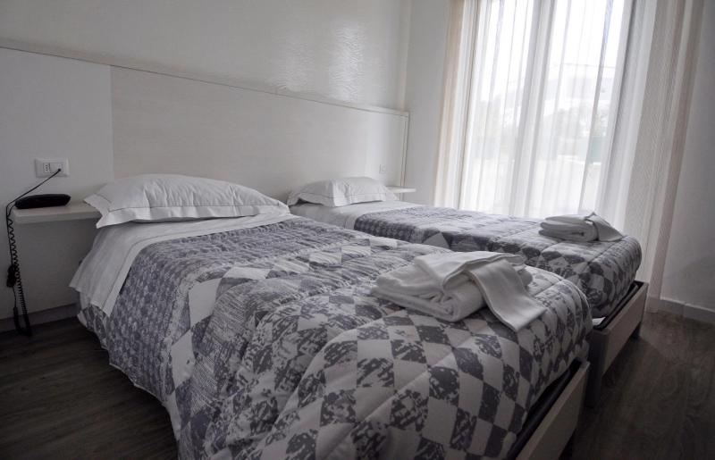 Standard Double or Twin Room image 4