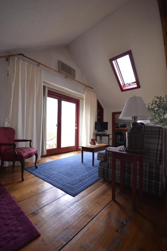 King Suite with Balcony image 4