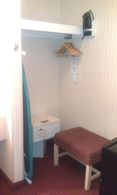 King Room - Non-Smoking image 3