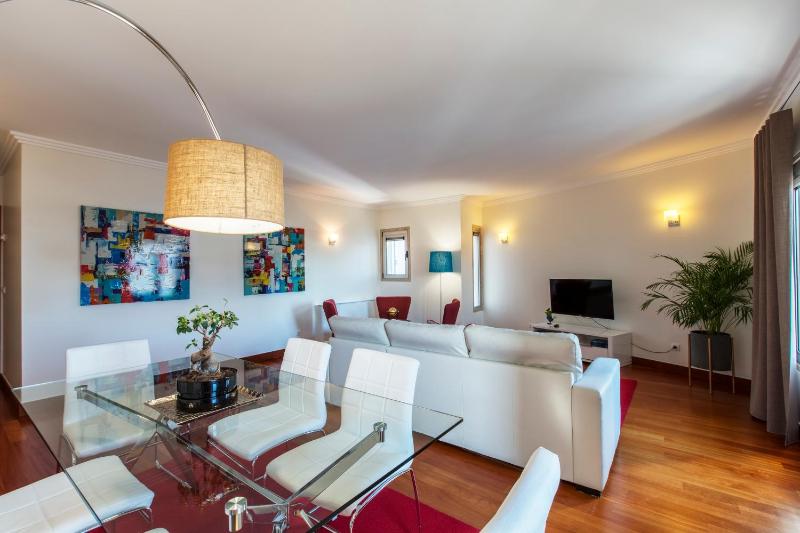 Family Three-Bedroom Apartment image 2
